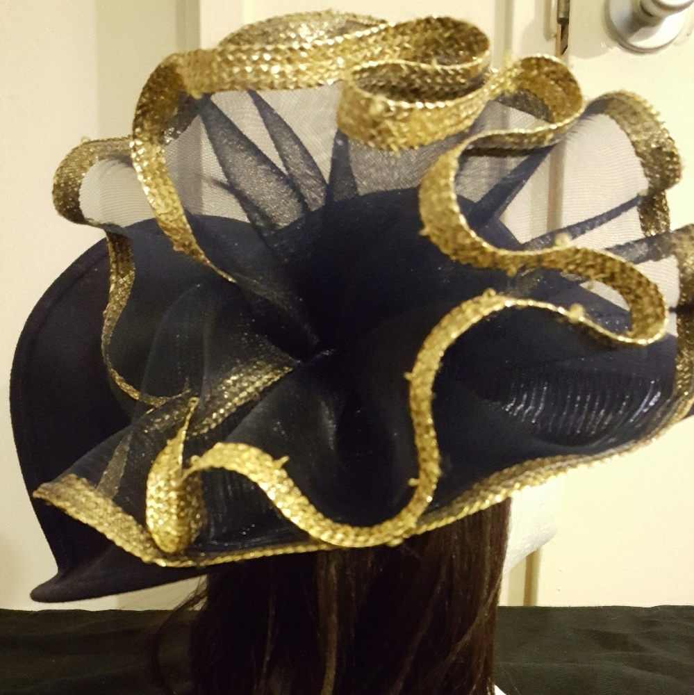 Women hat - Picture 3 of 3